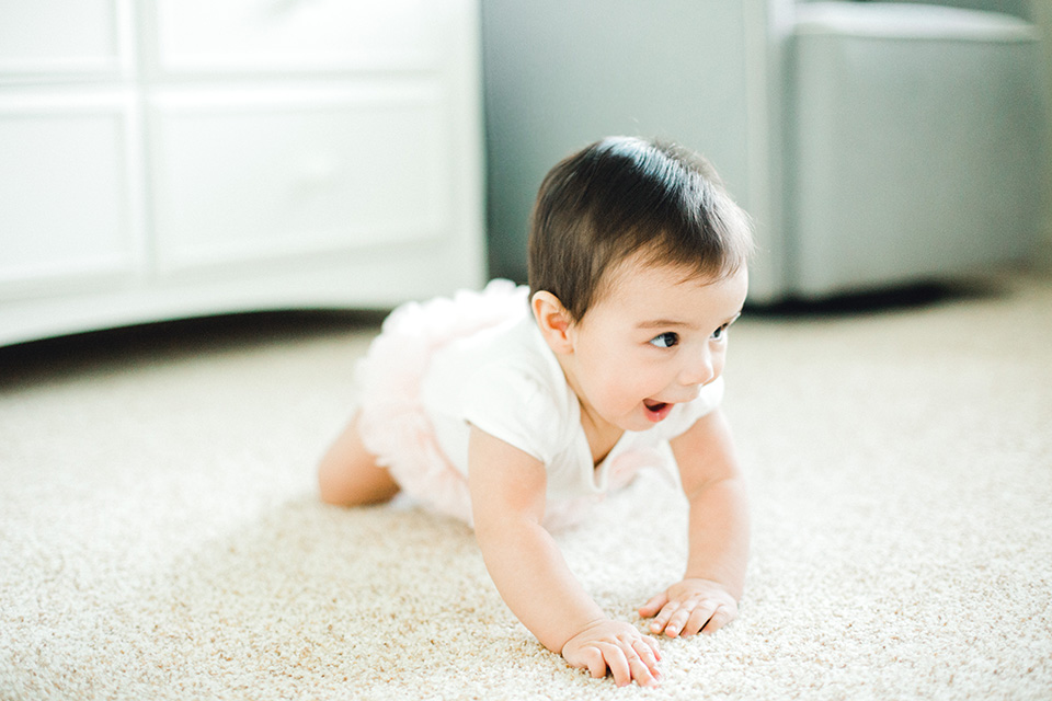 at home-lifestyle-session-milestone-austin-baby-photographer