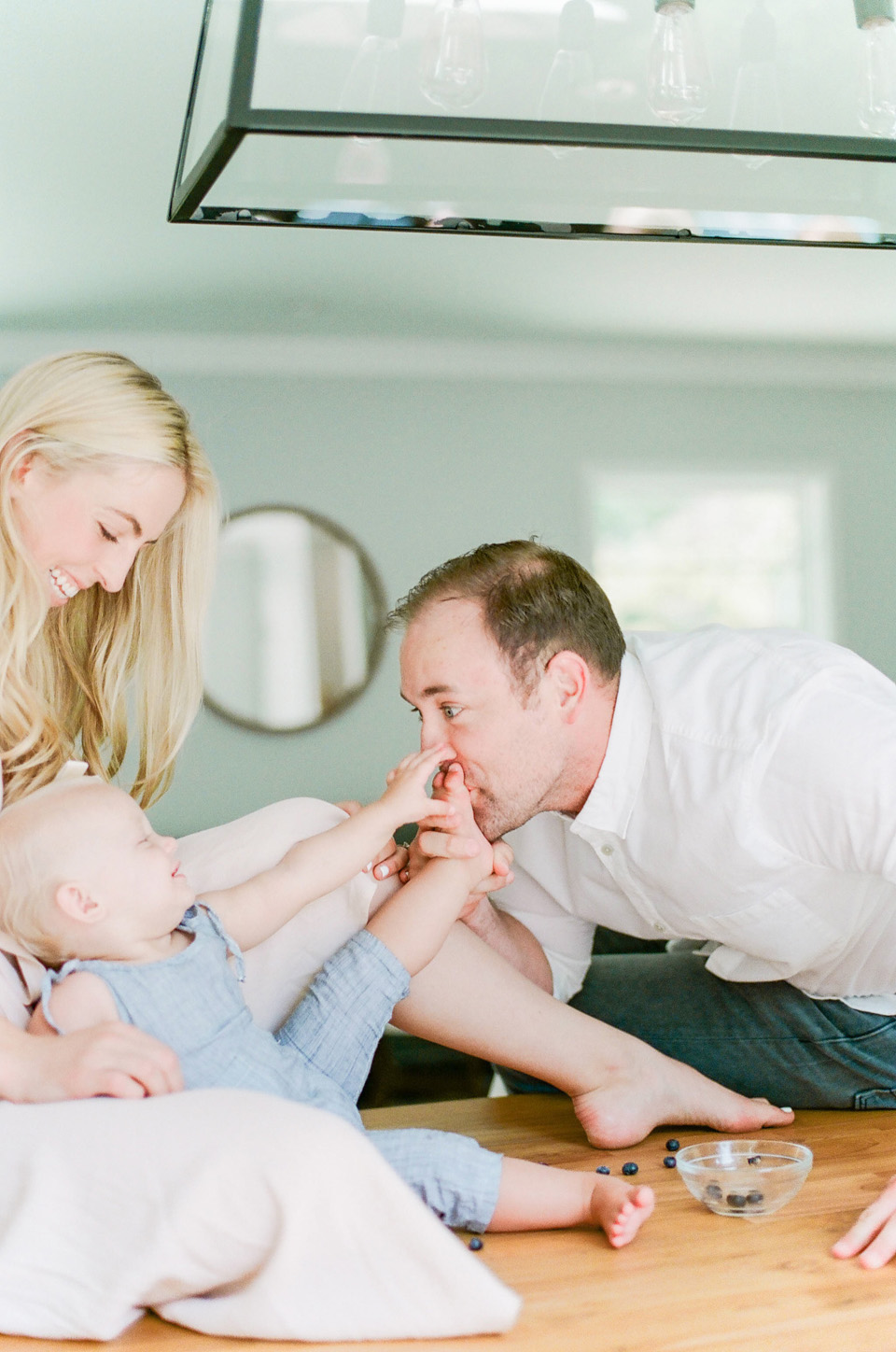 austin-texas-film-photographer-in-home-motherhood-session-the-magically-mundane-workshop-pasadena-california-travel-shoot-1