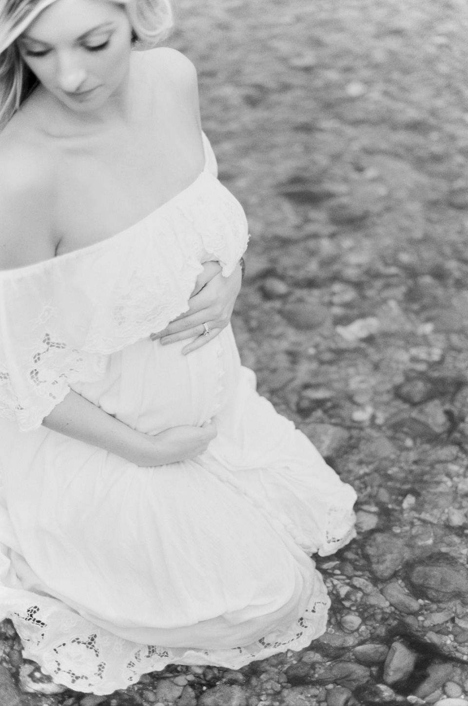austin-texas-film-photographer-light-airy-maternity-session-colorado-river-6