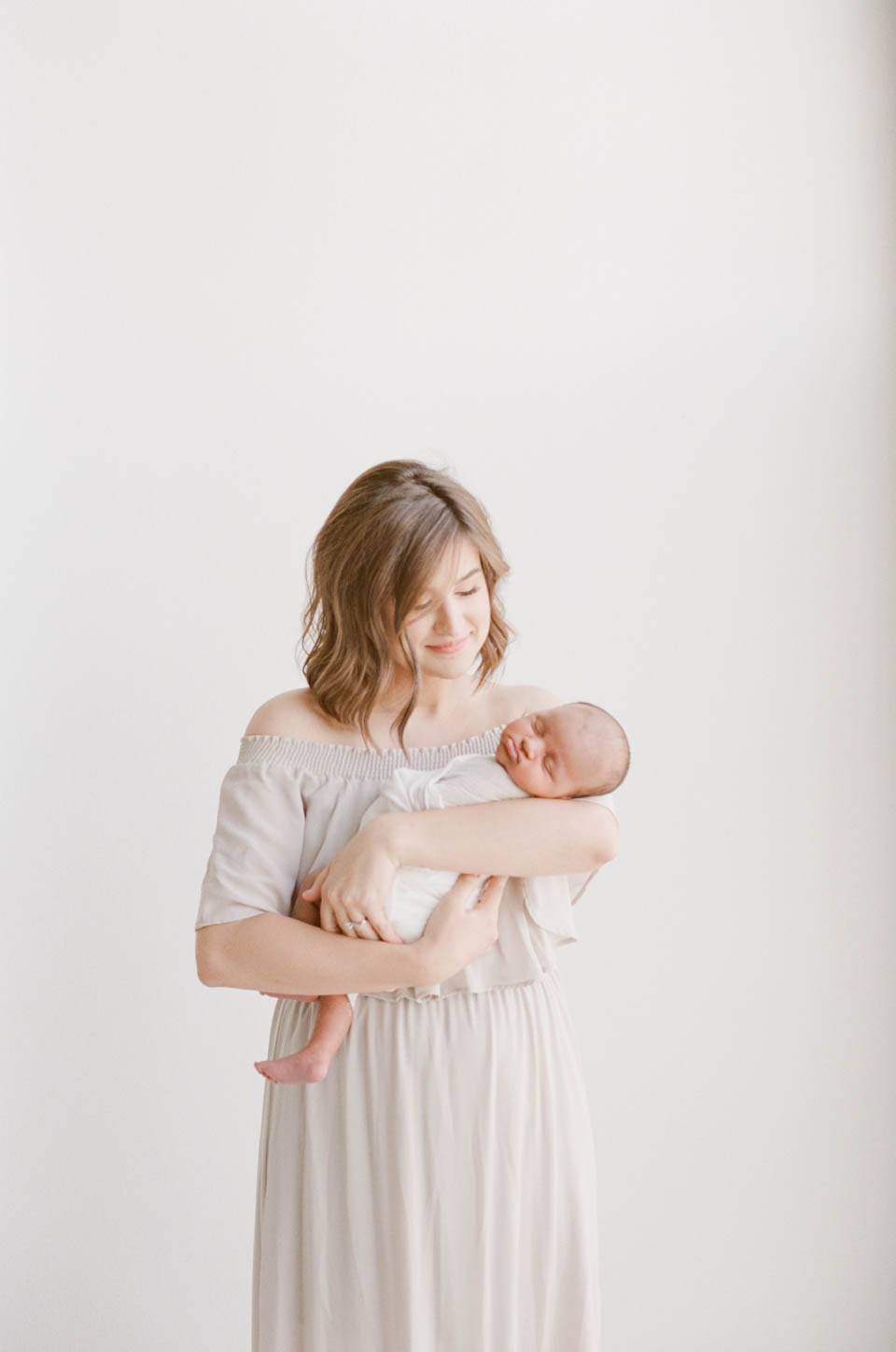 austin-tx-family-newborn-film-photographer-light-airy-studio-wildflowers-mama-fine-art-motherhood-5