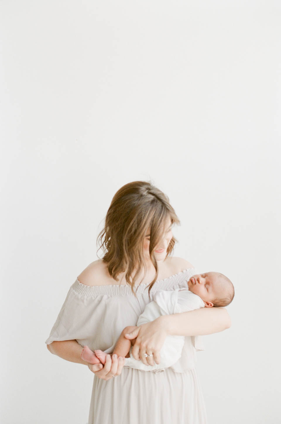 austin-tx-family-newborn-film-photographer-light-airy-studio-wildflowers-mama-fine-art-motherhood-6