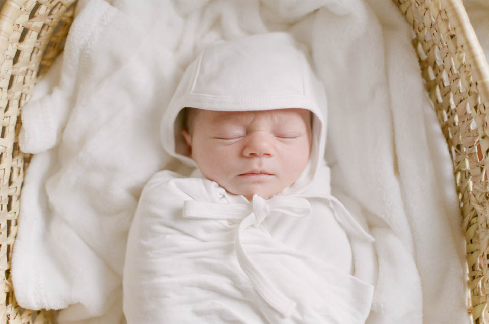 north-austin-texas-neborn-film-photographer-motherhood-at-home-session-natural-light-12