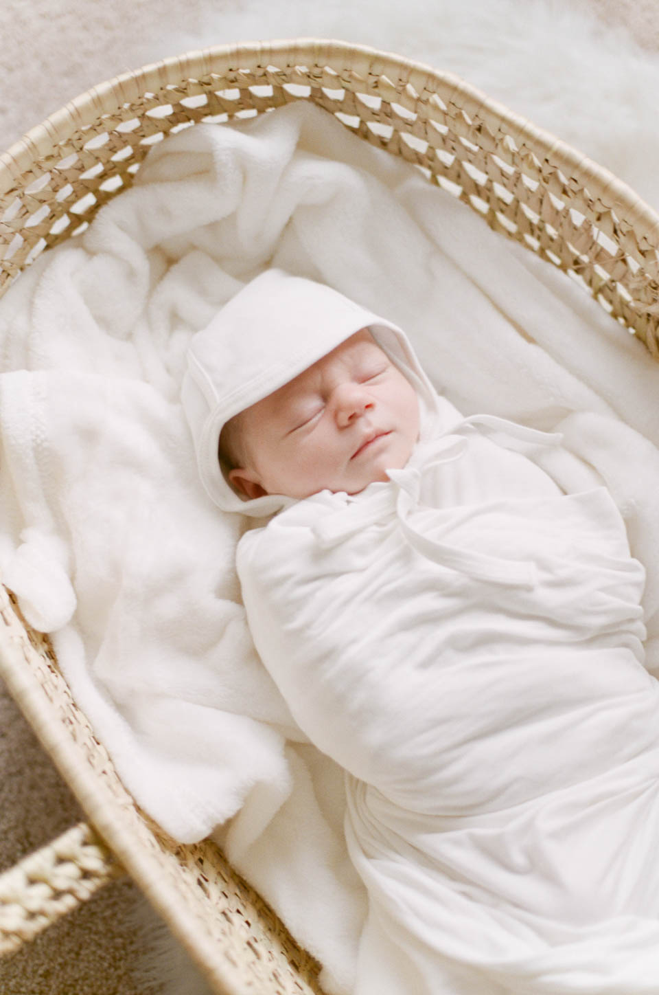 north-austin-texas-neborn-film-photographer-motherhood-at-home-session-natural-light-13