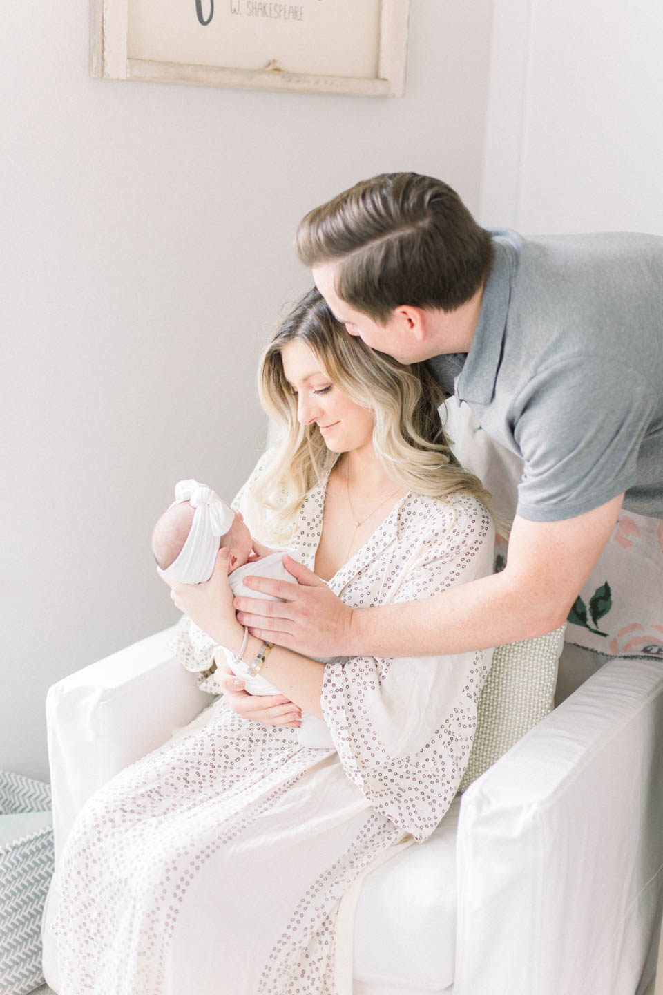 north-austin-texas-neborn-film-photographer-motherhood-at-home-session-natural-light-3