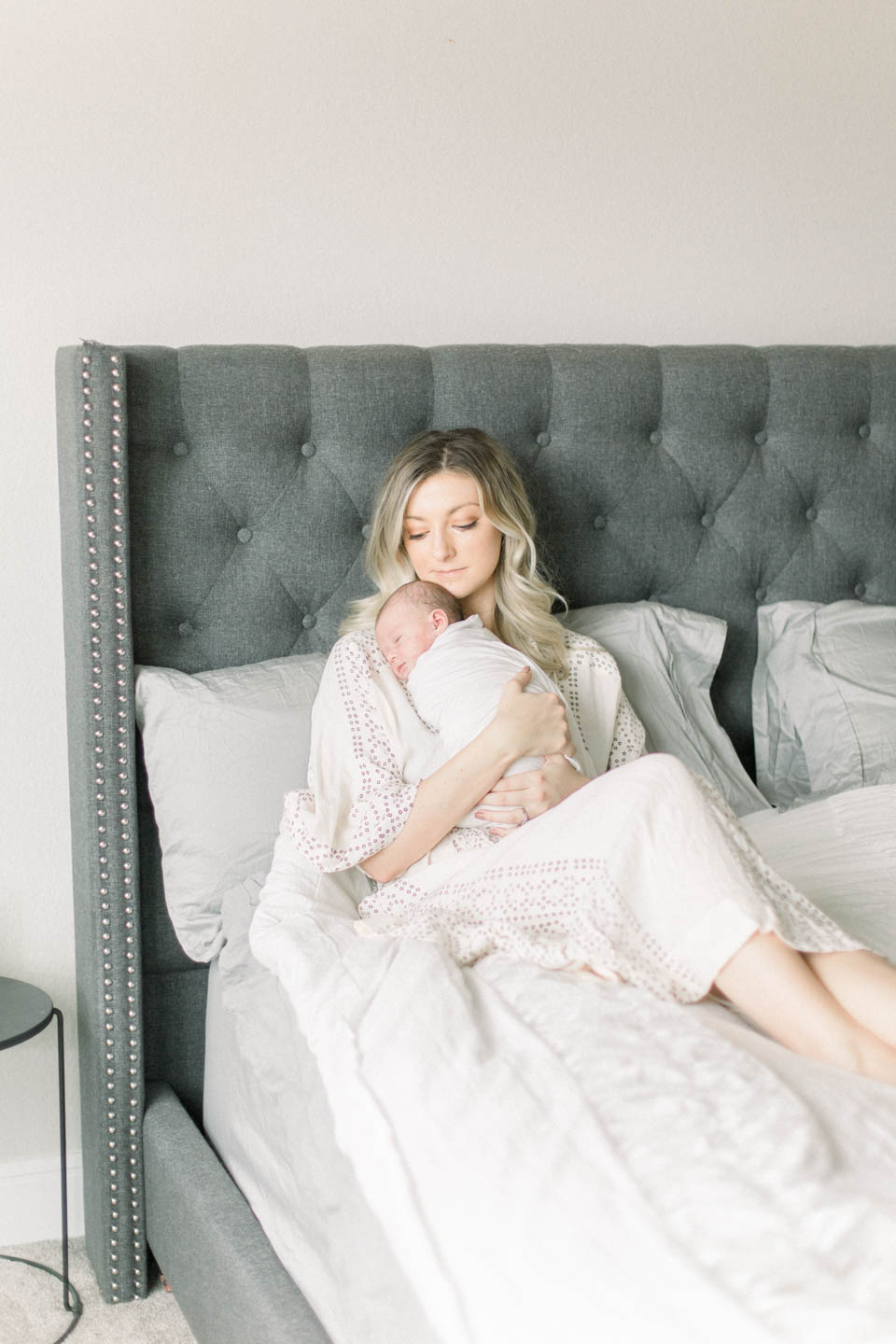 north-austin-texas-neborn-film-photographer-motherhood-at-home-session-natural-light-7