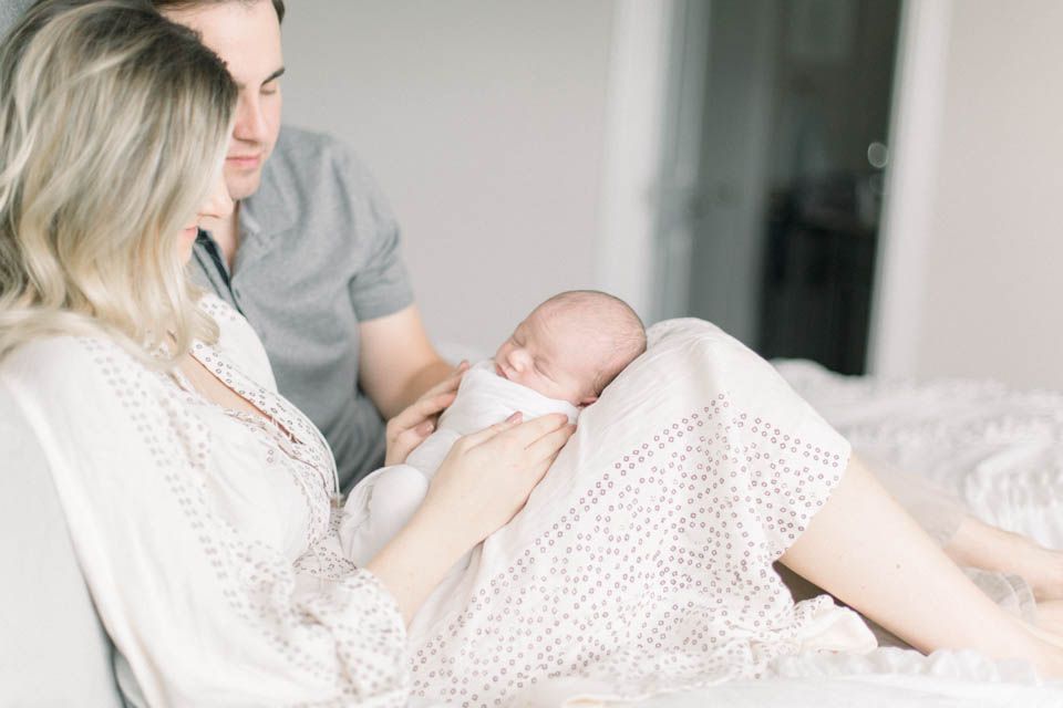 north-austin-texas-neborn-film-photographer-motherhood-at-home-session-natural-light-8