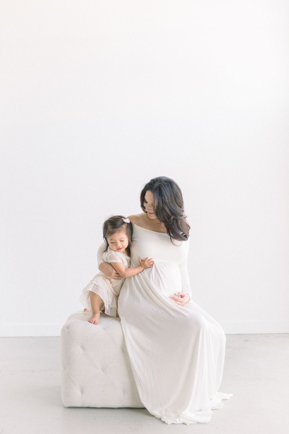 north-austin-motherhood-photographer-light-airy-studio-family-natural-light-5