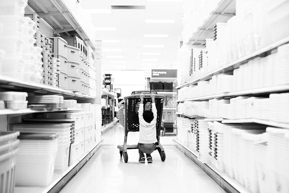 austin-family-photographer-target-store-shopping-cart-boy-black-and-white-bethadilly52