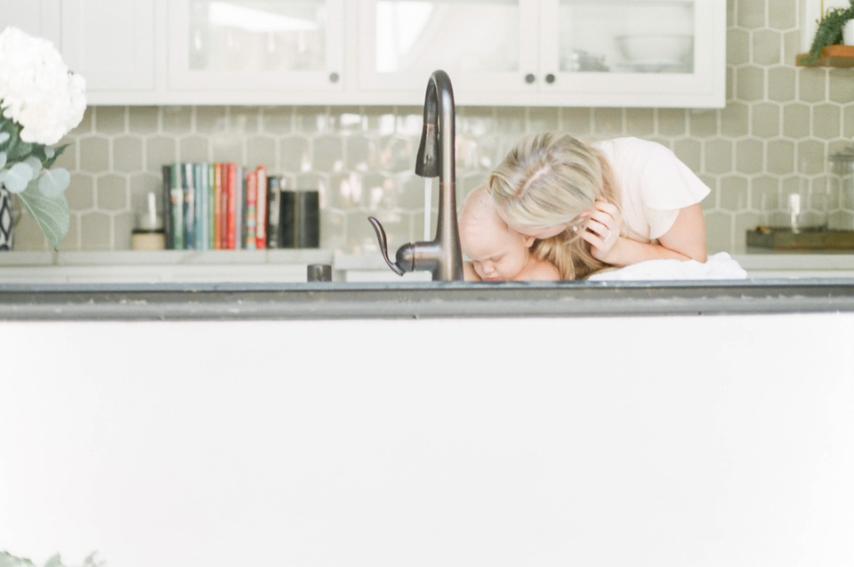 austin-texas-film-photographer-in-home-motherhood-session-the-magically-mundane-workshop-pasadena-california-travel-shoot-11