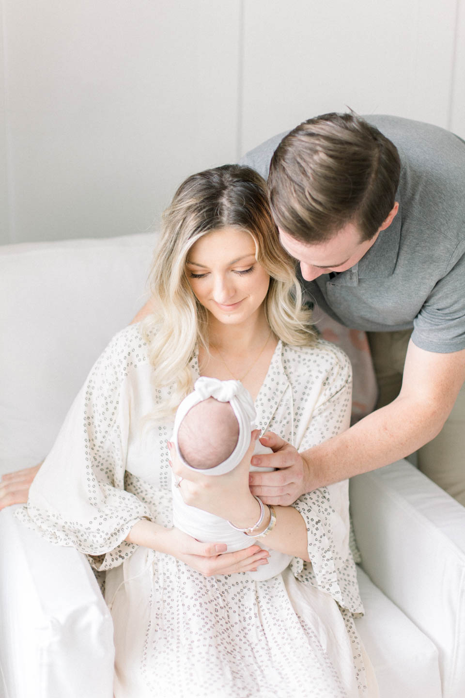 north-austin-texas-neborn-film-photographer-motherhood-at-home-session-natural-light-4-1