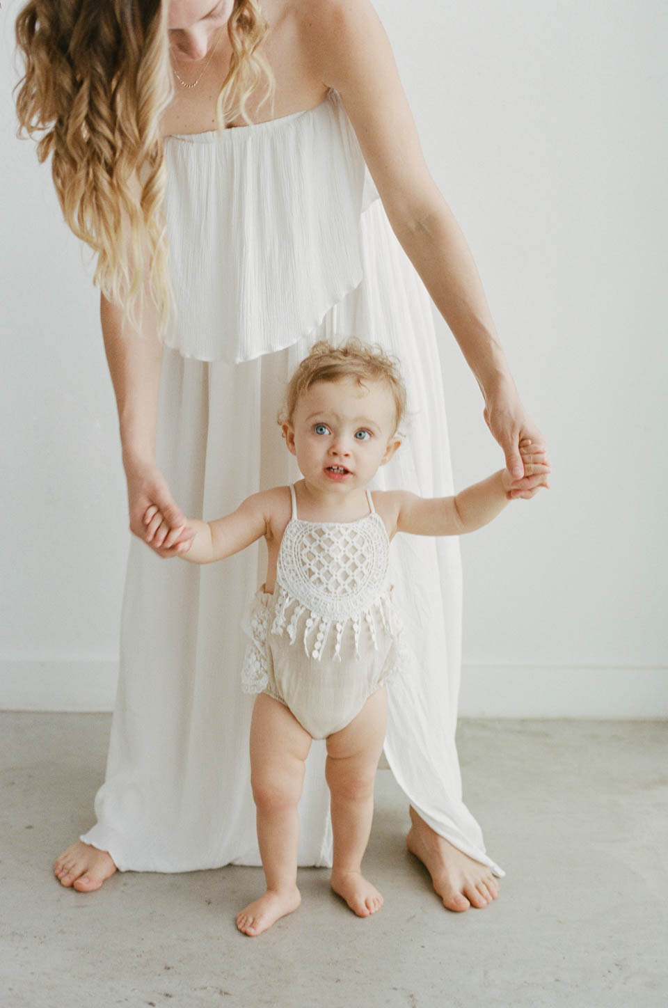 memphis-tennessee-austin-texas-family-photographer-natural-light-and-airy-photo-studio--7